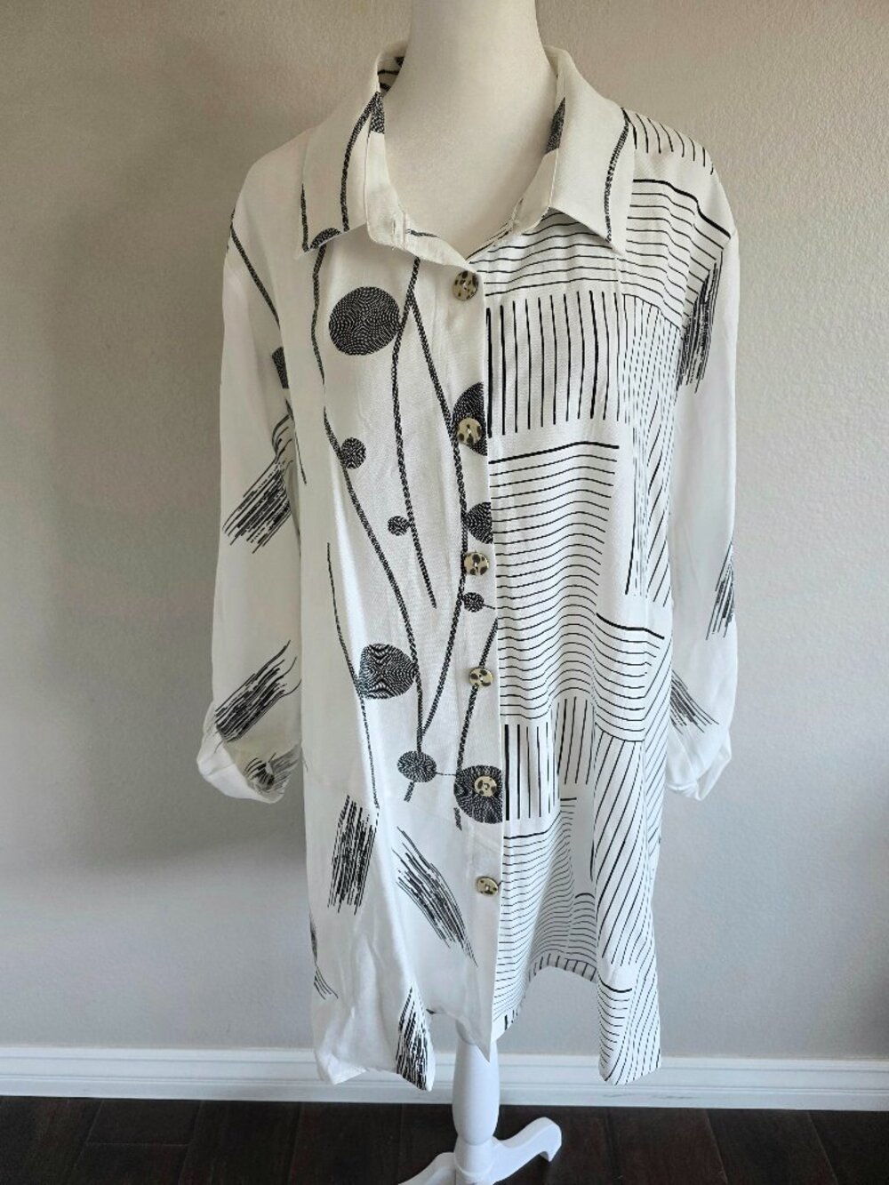 North Style Women's Big Shirt Plus 1X Black White Geometric Print Tunic Button